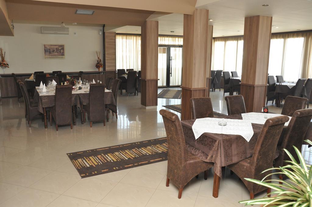 Ni Hotel Extra Lion Md מסעדה תמונה